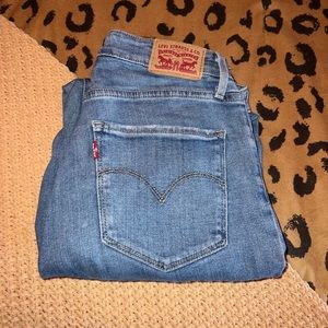cute and comfortable levi high rise skinny jeans